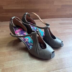 Vintage Pink Studio "Briton" heel size 7
